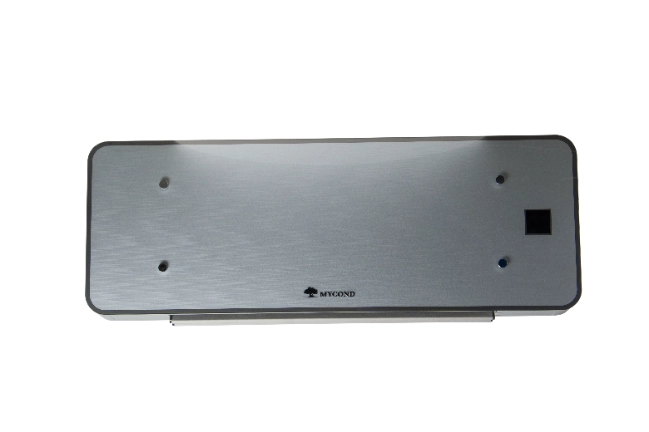 Ventilconvettore della serie MyCond argento Glass Wall dal design moderno.