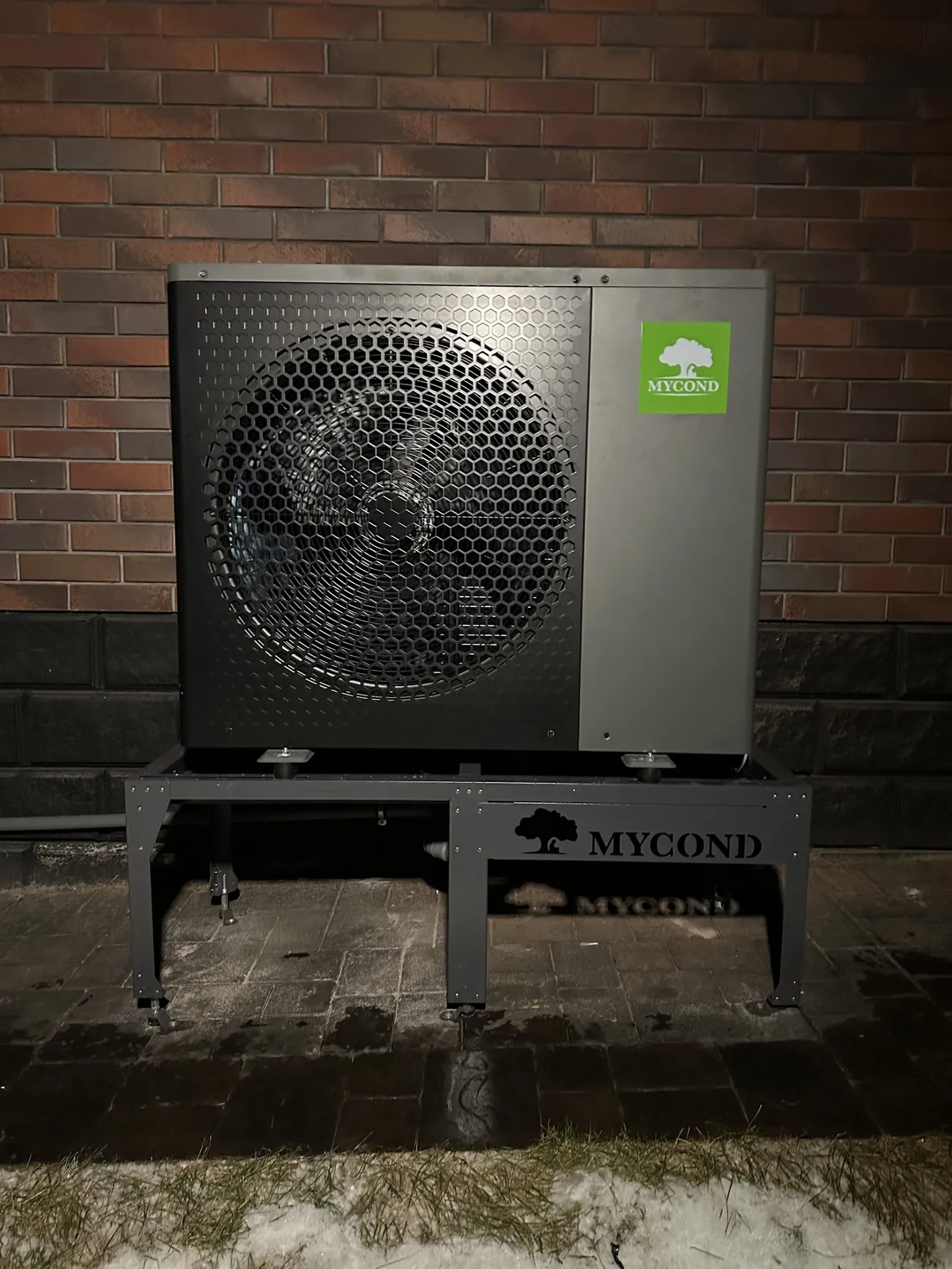 Casa di campagna con pompe di calore Mycond Split BeeHeat MHS-U12BH