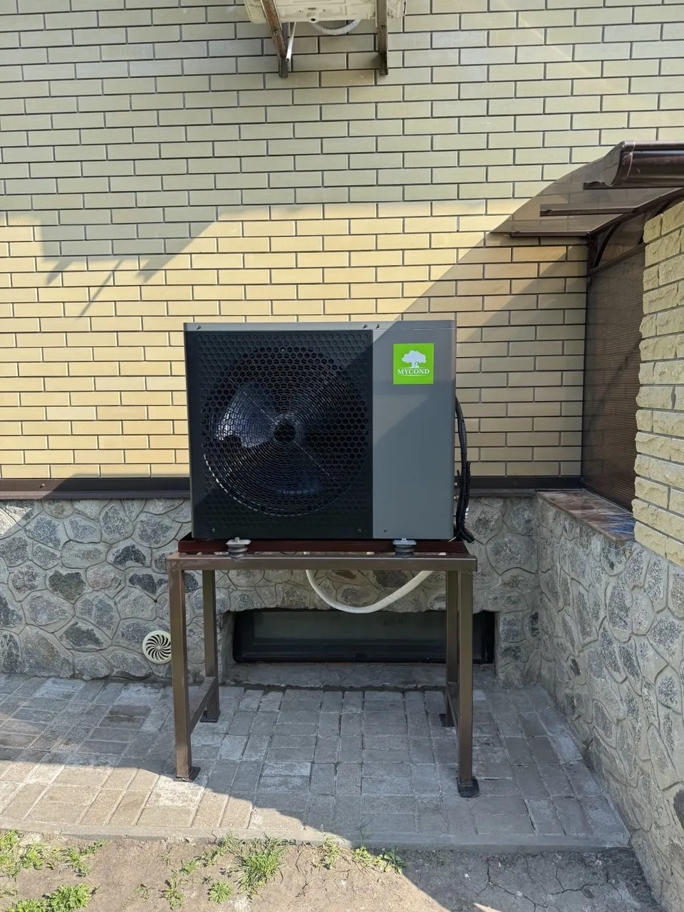 Cottage dotato di pompe di calore Mycond Split serie BeeHeat
