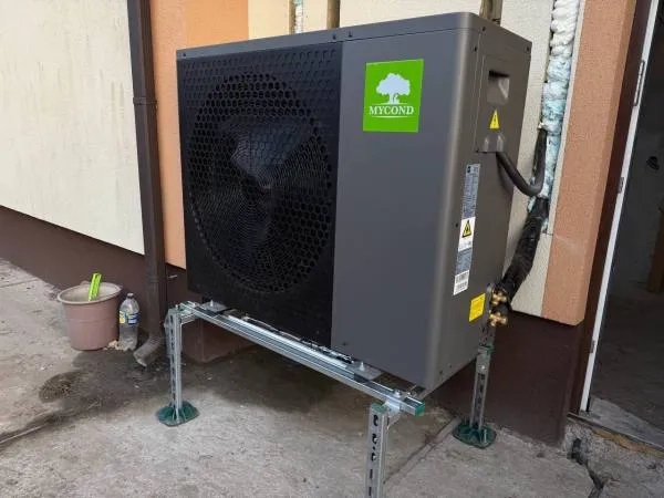 Casa a schiera con pompe di calore Mycond Split serie BeeHeat