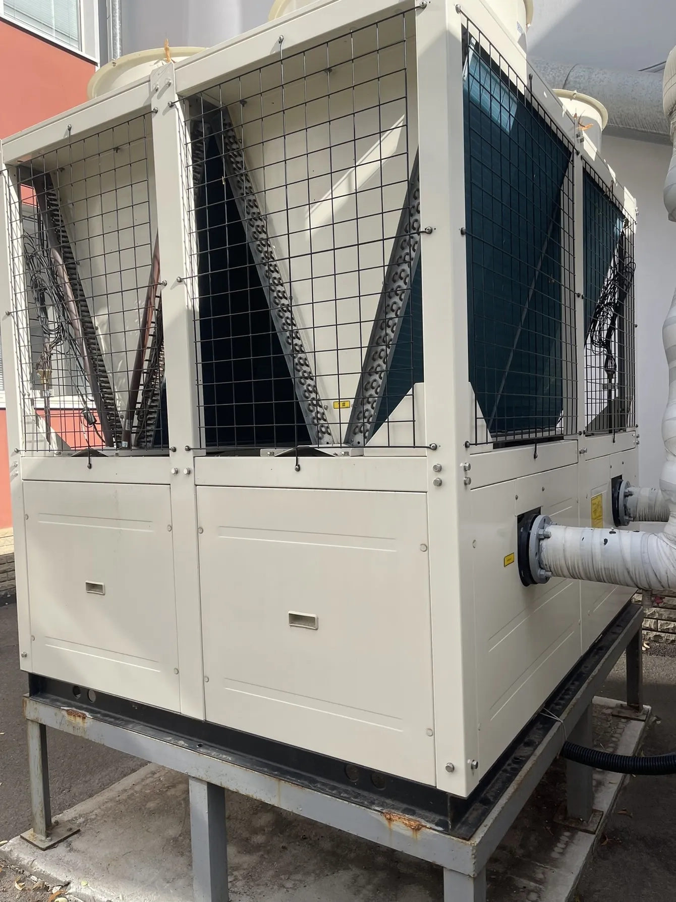 Impianto industriale con pompa di calore modulare Mycond STANDARD MCU