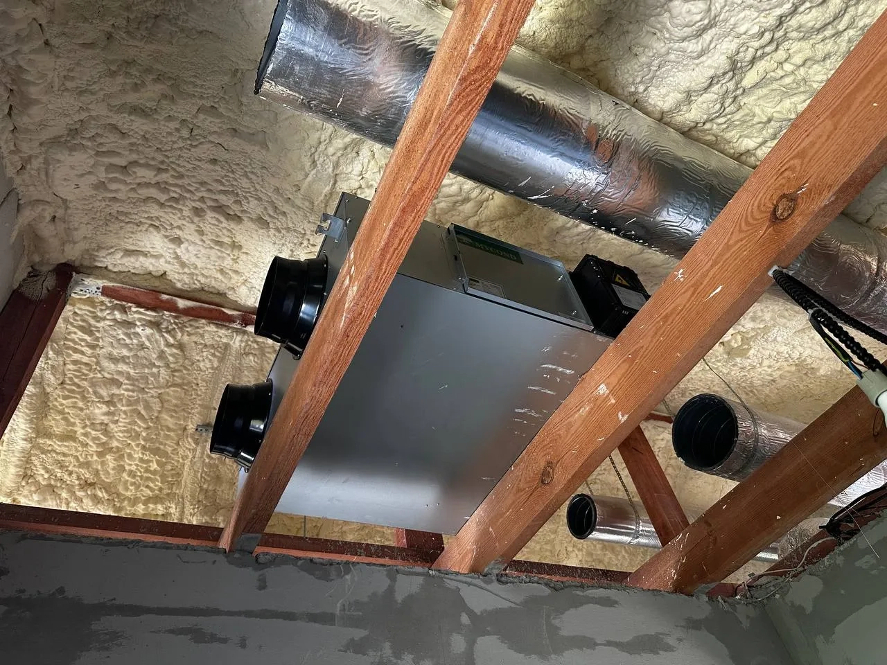 Capannone di produzione con unità di ventilazione con recupero energetico Mycond MVS DW