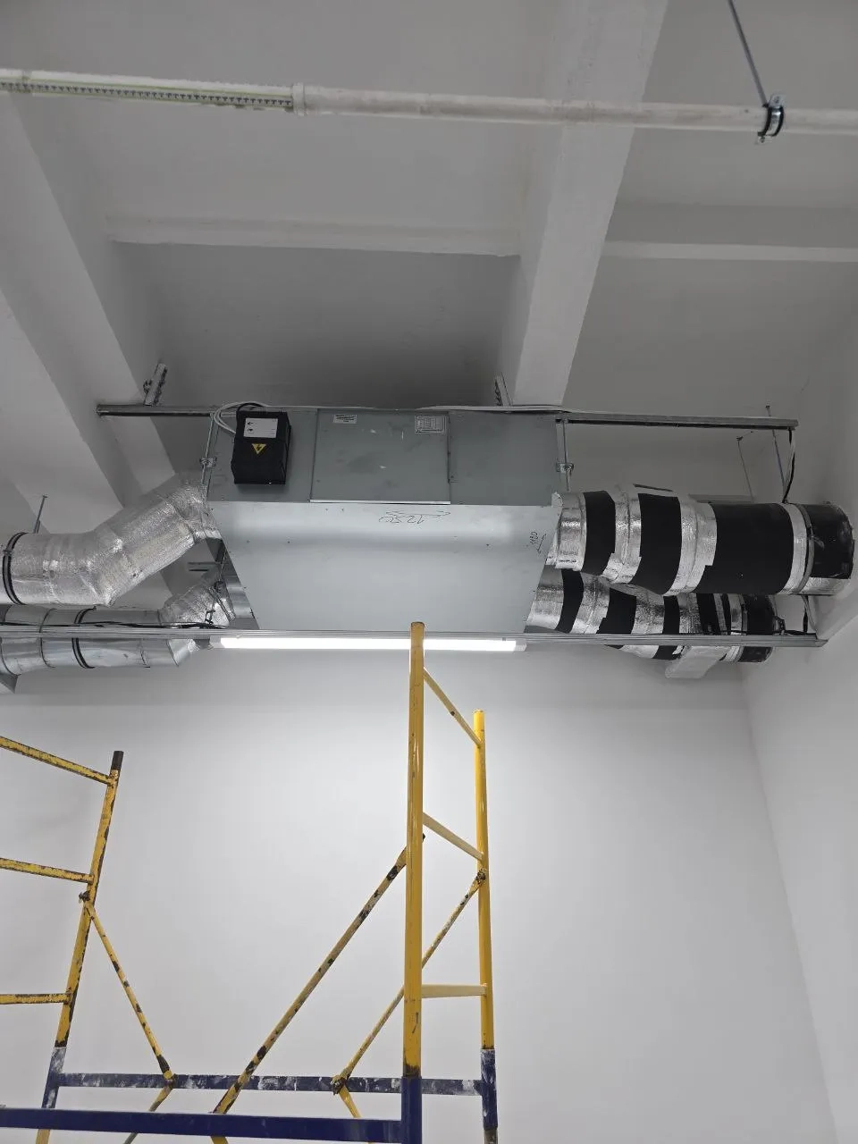 Centro commerciale con unità di ventilazione con recupero energetico Mycond MVS
