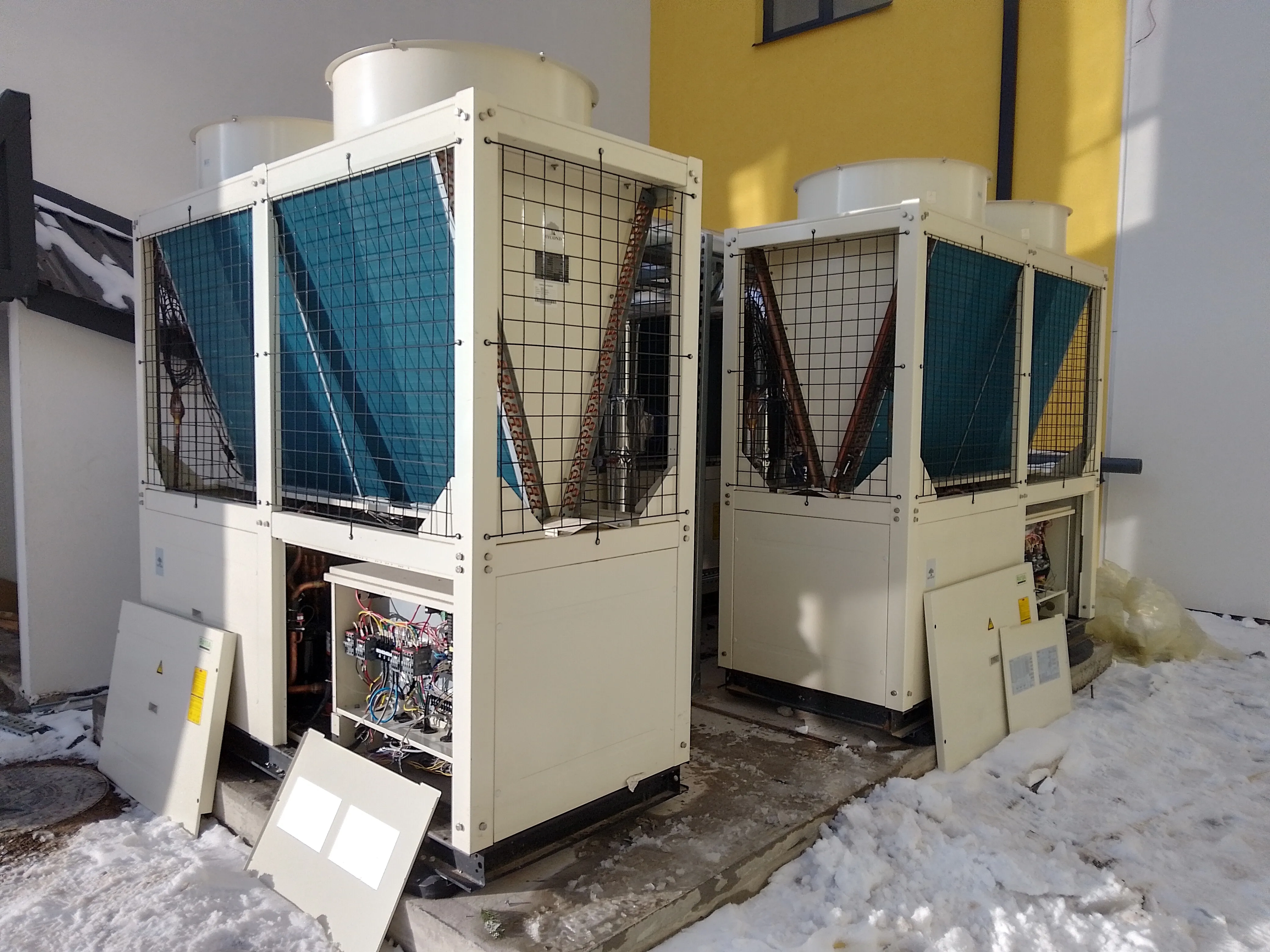Sistema di climatizzazione commerciale alimentato da Mycond Modular Heat Pump