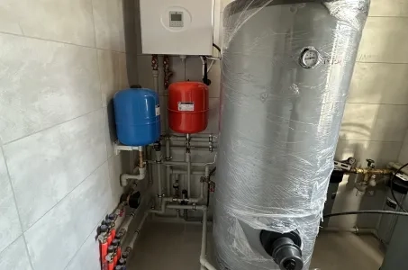 Villa indipendente con pompe di calore Mycond Split BeeHeat MHS-U12BH