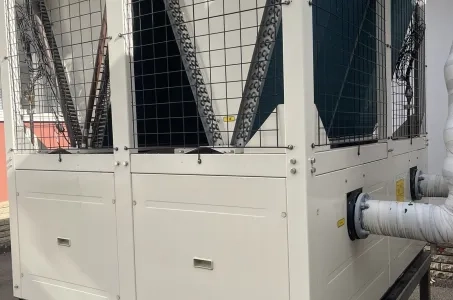 Impianto industriale con pompa di calore modulare Mycond STANDARD MCU