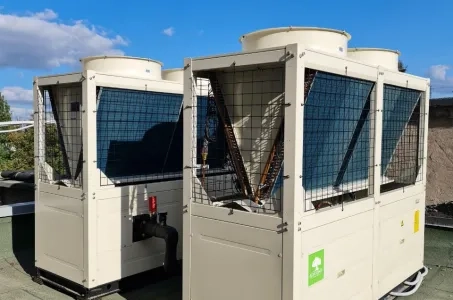Impianto di produzione con pompa di calore modulare Mycond STANDARD MCU