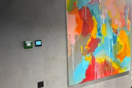 Sala espositiva con termostato Mycond