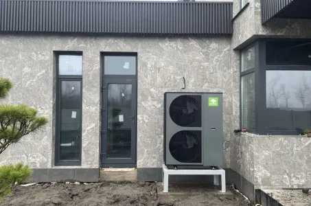 Casa privata contemporanea con pompa di calore Mycond BeeThermic Monoblock