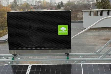Installazione su tetto commerciale con pompa di calore Mycond BeeSmart